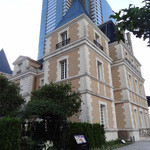 ガストロノミー ジョエル・ロブション - ガーデンプレイスも古くなったなぁと感じるが、レストランの存在感はしっかりしています。非日常空間としてはこんな建物でも食事もよいのでは？