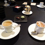 ガストロノミー ジョエル・ロブション - カフェとミニャルディーズ