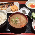 めしの助 - 焼き塩さばと卵かけごはん