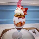 リルミルフィー - いちごミルクパフェ‥1,000円