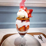 リルミルフィー - いちごミルクパフェ‥1,000円