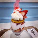 リルミルフィー - いちごミルクパフェ‥1,000円