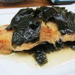 なかや旅館 - ワカメにまみれた煮魚