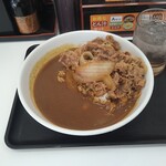 吉野家 - 肉だく牛カレー  657円(税込)
