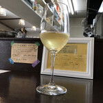 オステリア ラ フェニーチェ - グラスの白（５１０円）