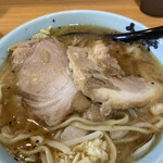 ラーメン二郎 - 8㍉厚のブタ2枚