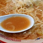 らーめん 紫龍 - 2021年5月　熱々のスープ