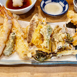 天扶良まるやま - ランチの菊定全景　結構なボリュームです　これにかき揚げがつくんだからすごいよね