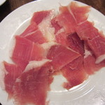 Bar Nogawa - スペインハモンセラーノ（生ハム）・大きな豚ももから、その場で切り分けて出してくれる