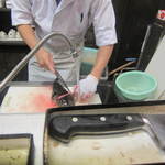 きときと - フグを捌いてる様子を撮らせて頂きました。