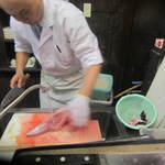 きときと - フグを捌いてる様子を撮らせて頂きました。