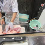 きときと - フグを捌いてる様子を撮らせて頂きました。