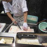 きときと - フグを捌いてる様子を撮らせて頂きました。