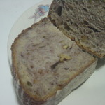 コウボパン小さじいち - ウォールナッツをカットすると・・・