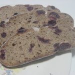 コウボパン小さじいち - クランベリーのライ麦パンの断面