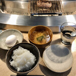 挽肉と米 渋谷 - 挽肉と米1500円税込ご飯食べ放題に生卵1個付き