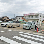 Maruyu kitchen - 駐車場は北側共同砂利駐車場