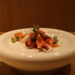 RISTORANTE IL NODO - 平塚 横田さんのオーガニック薔薇 甘海老タルタル 畑のカタバミ