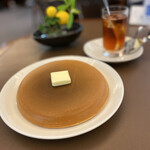 WEST BAY CAFE - 綺麗な焼きの
                        上品なパンケーキ( ´ ▽ ` )