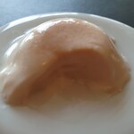 ベルエキップ - スプーンで掬うとぷるんとした食感。見た目デザートにしか見えない（笑）