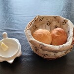 ベルエキップ - きな粉とパプリカのパン