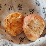 ベルエキップ - きな粉とパプリカのパンの断面