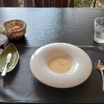 ベルエキップ - この店のスペシャリティ
      バターとブイヨンを使わない淡いトウモロコシのクリームスープ