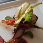 ベルエキップ - お肉メイン
      骨付き子羊の3時間ロティの野菜