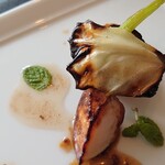 ベルエキップ - お肉メイン
      骨付き子羊の3時間ロティの野菜を退けてみた