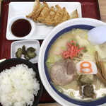 8番らーめん - 選べるスープは「とんこつ」の「Aセット」」