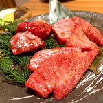 神戸牛焼肉 石田屋。Hanareの上 - 