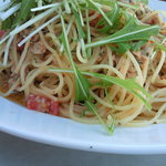 ペッシェドーロ - ツナと水菜のトマトソース