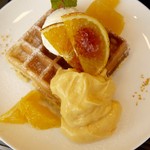 ロマンカフェJr - オレンジのカスタードワッフル
