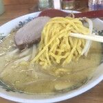 札幌館 - 麺は食べ応えあり。