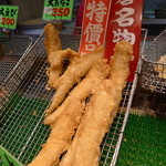 天ぷら 日進堂 - 買い食い食べ歩きの一番人気、大アナゴ350円。