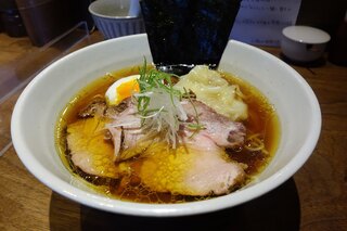 Yakitori Ookawa - 醤油ワンタン麺850円です。
                        美味かった〜