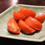 旬味 泰平 - 「フルーツトマト胡麻油」すっごく甘く、胡麻油と塩とトマトの組合せ、初体験でした。