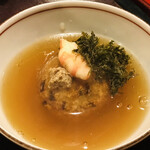 旬味 泰平 - 「れんこんまんじゅう」丁寧に吊り下ろされ、揚げることにより香ばしさが生まれとっても美味しい！