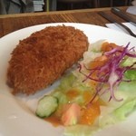 さふらん - ドライカレーとフライのセットのハンバーグフライ。