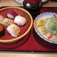 鮨処 銀座福助 サンシャイン60店 - てまり鮨と刺身サラダのセット