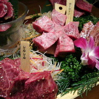 はなもんや - 食べる前に参考として肉とタレや塩との相性の説明がありますが、終わった時には…