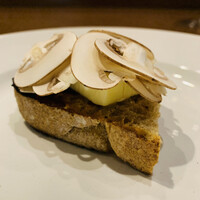 両忘 - ① マッシュルームのクロスティーニ