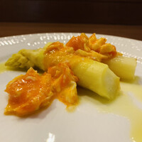 両忘 - ② ホワイトアスパラの卵ソースかけ