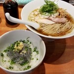 麺屋 六感堂 - 煮干ラーメン＋ミニ生しらす丼