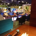 BoraBora - 広々店内、大きな水槽もあります！