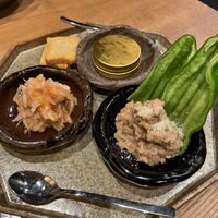 とり料理 鳥者 - 「豚と鳥のそぼろ」「鳥軟骨の梅水晶」「レバーパテ」