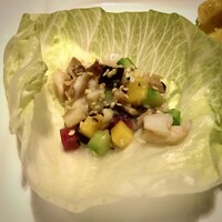 カントニーズ 燕 - 麻の実ナッツ入り海鮮レタスカップ