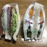 バンブー サンドイッチハウス - ロースカツサンド340円　ミックスフルーツサンド300円