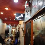 一条流がんこ総本家分家四谷荒木町 - 換気の為に大型扇風機が３台設置されていました。