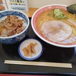 めん太郎 - ミニ牛丼　350円　+　味噌らーめん　630円